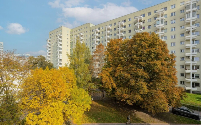 Warsaw Batuty Apartment by Renters