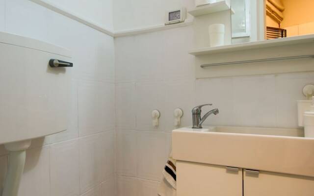 Modern Central Studio 5 min to Beach