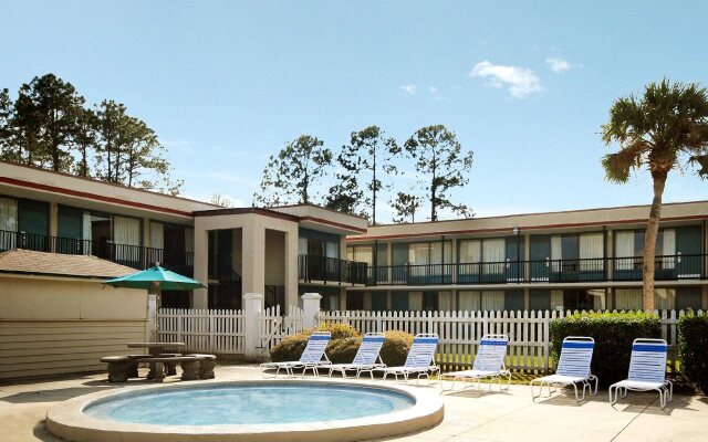 Rodeway Inn & Conference Center