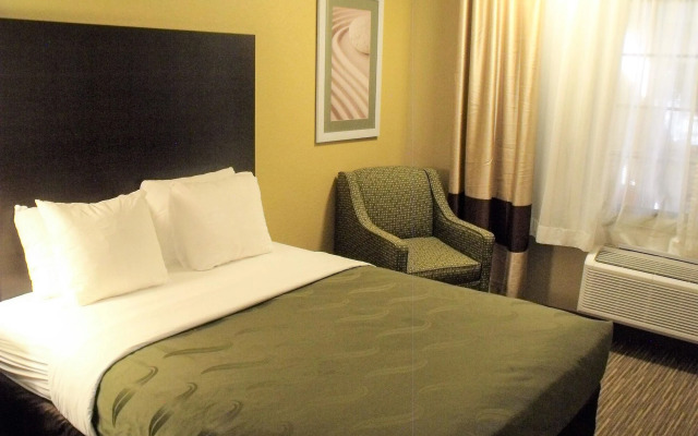 Clarion Pointe Winslow I-40