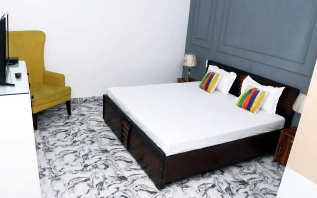 Goroomgo Omasha Residency Noida