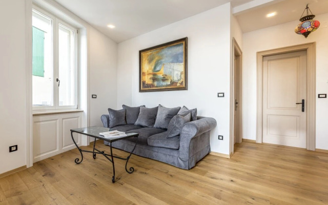 Queen Apartment