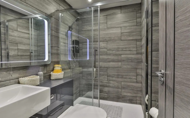 The Apartment, Luxury for up to 4 Guests