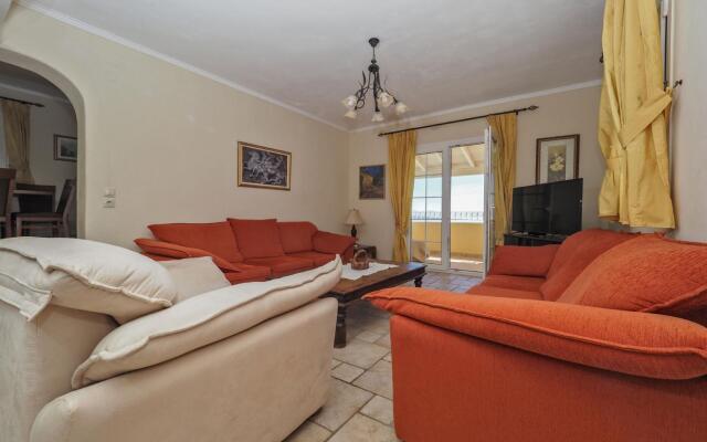Ioannas House in Nisaki