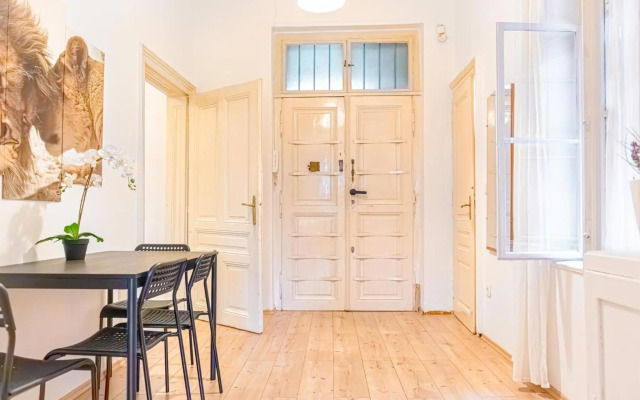 attractive 2BR Apt. Near AKH- Ideal for Longstays