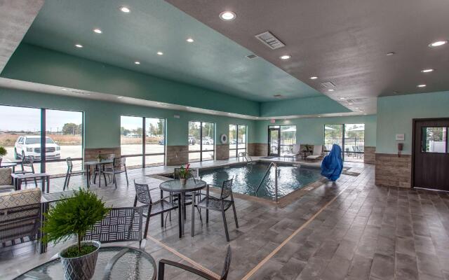 Hampton Inn & Suites Wichita/Airport