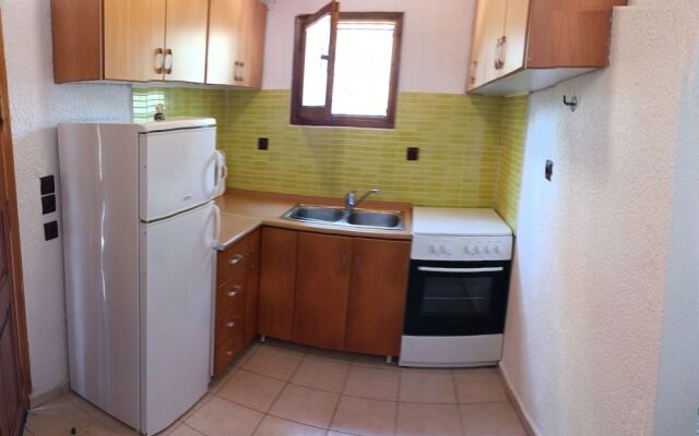 Family Villa in Sani - Sleeps 6 - Parking - Wifi