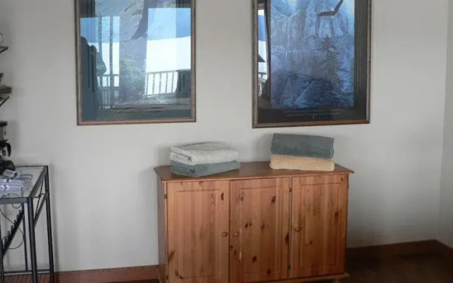 The Getaway Waterfront Cottage