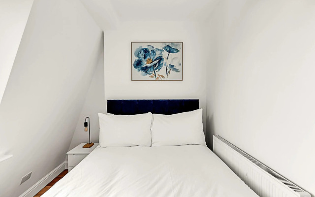 Contemporary Oasis in Paddington III