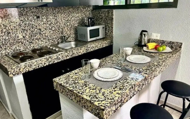 TJ Apartments, Calle 6, PDC