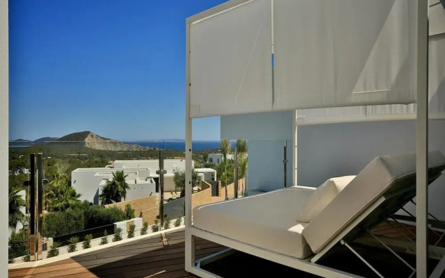 Modern Holiday Home With Vast Terracing
