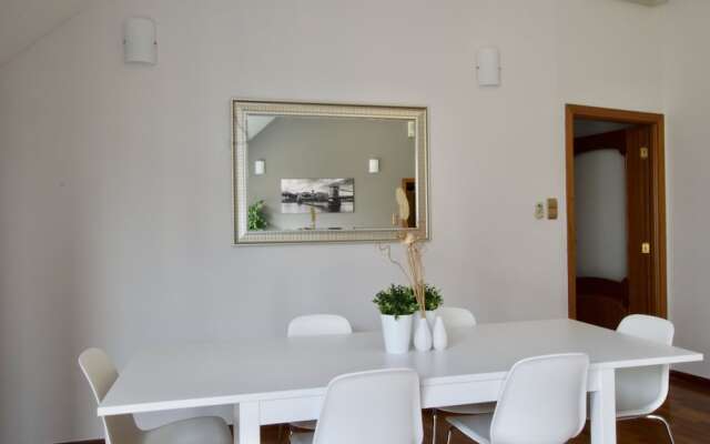 Luxury Apartment by Hi5 - Lovag Suites