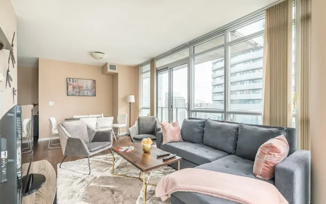 Sky View Suites - Maple Leaf Square