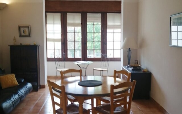 Apartment With 2 Bedrooms in Arles, With Wifi - 30 km From the Beach