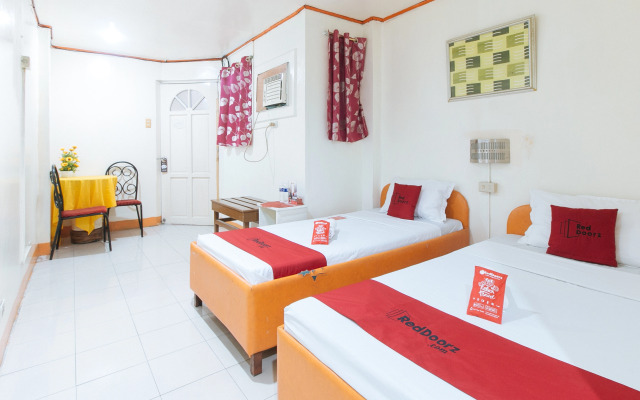 RedDoorz near East Avenue Medical Center