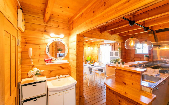 Awaji Seaside Log house in Goshiki