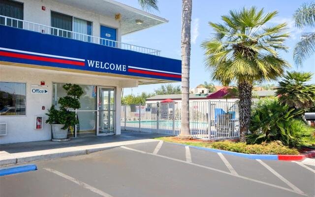 Motel 6 Tulare, CA