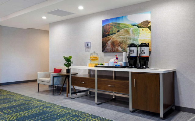 Hampton Inn & Suites Marina