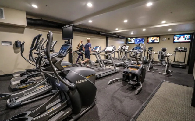 Snowflower 20 Pet-Friendly, Spacious Corner Unit With Great Complex Amenities by RedAwning