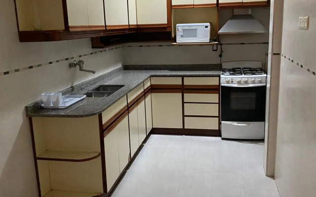 Departamento 3 ambientes con patio, terraza y parrila