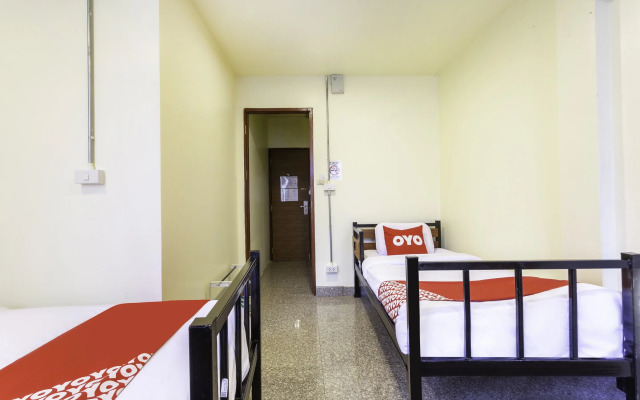 OYO 928 Leaf Hostel