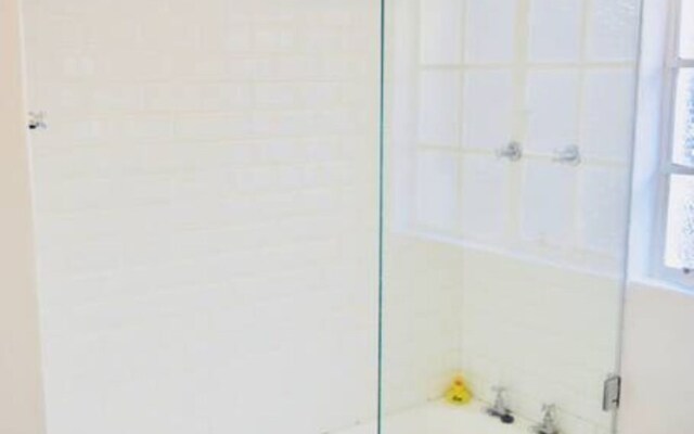 Two Bedroom Apartment in Oranjezicht