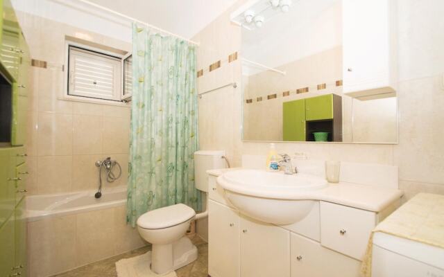 Nice Apartment in Racisce With 2 Bedrooms and Wifi