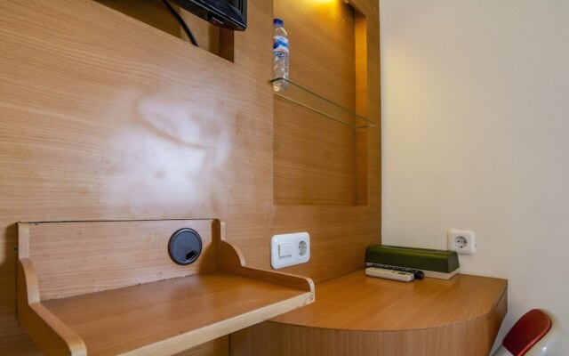 ZEN Rooms Basic Kupang Baru