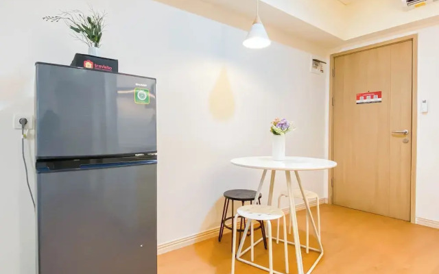 Homey And Comfort Living 2Br At Meikarta Apartment