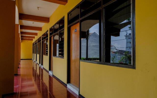 OYO 1342 Uniga Malang Family Residence