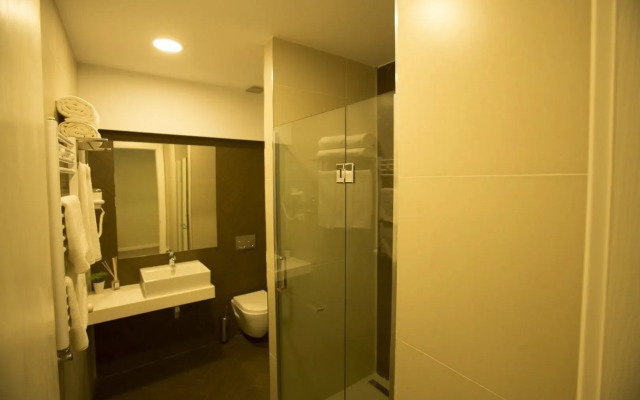 Hotel West