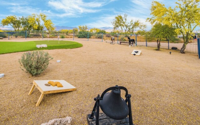 Fallbrook by Avantstay | Luxury Home on 40acres W/Pool, Putting Green & Rooftop