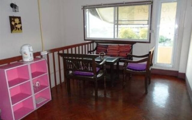 Huen Panicha Guesthouse