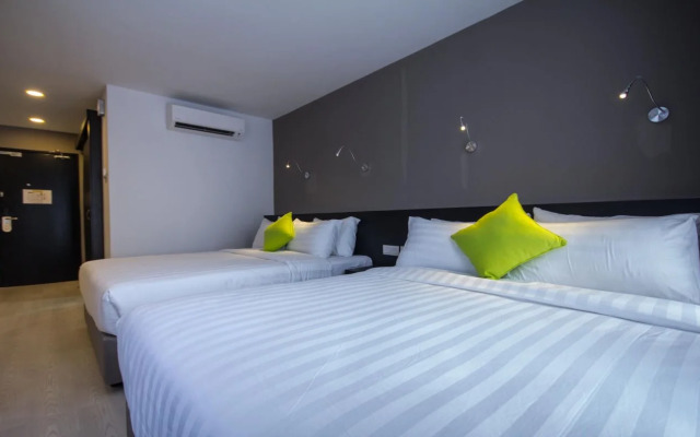 Manhattan Condo 8-11pax (2min to Aeon & Lotus)