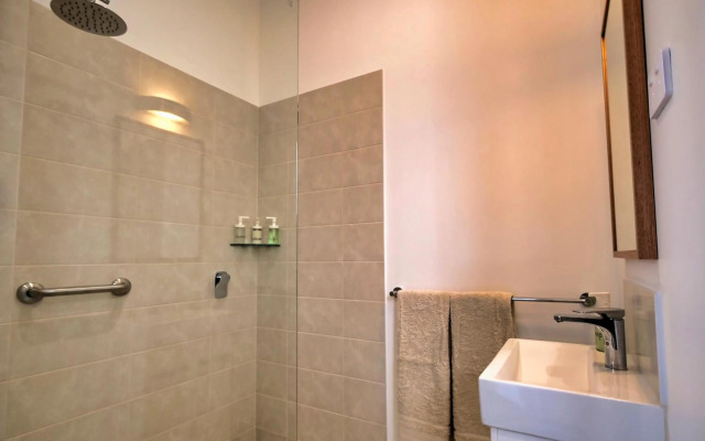 Cloudscape Apartment No 2