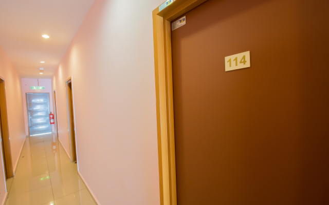 OYO 582 Hotel Walk Inn