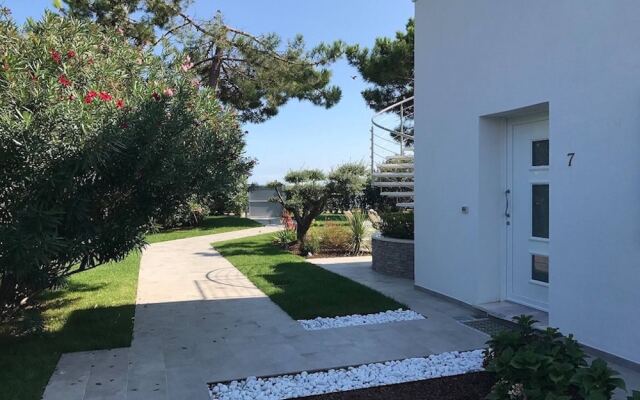 Super Villa With Private Pool in Isola Albarella by Beahost Rentals