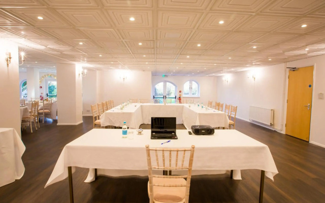 Gray Manor Hotel