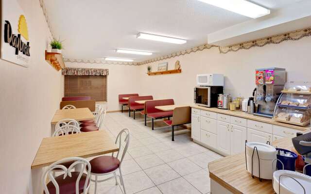 Days Inn by Wyndham Cadillac