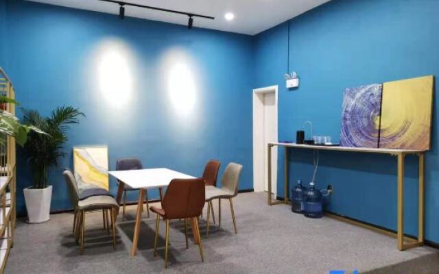 Zhenning Qianyi Hotel