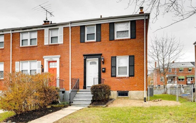 Modern & Spacious Townhome: 9 Mi to Dtwn Baltimore