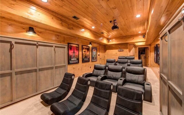 Bear Elegance - Three Bedroom Cabin