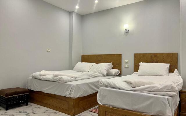 Life Pyramids Inn