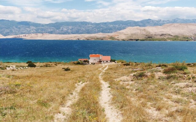 Beautiful Apartment in Pag With 1 Bedrooms