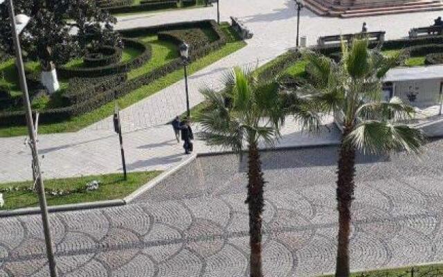 One bedroom Apartment on Rustaveli str 10