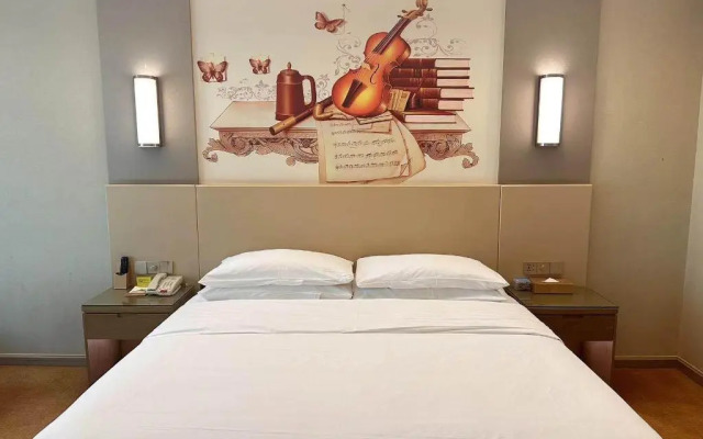 Vienna International Hotel (Haikou Old Town High-speed Railway Station)