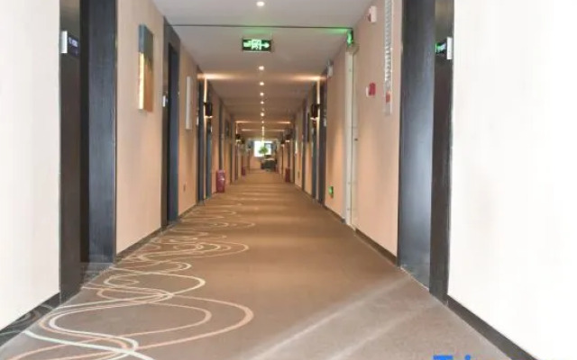 Xana Hotelle(Zhengzhou Sports center Branch)