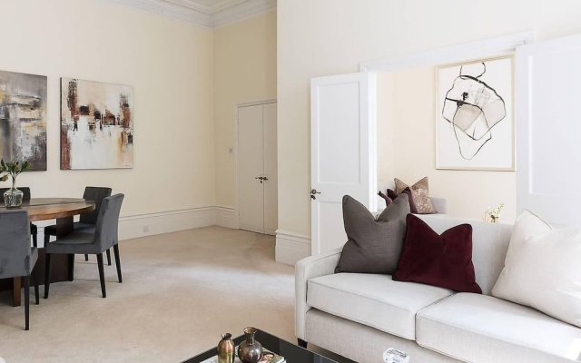 Huge, Regal 2BR Apartment Right next to Harrods!