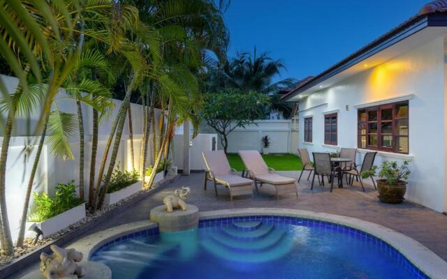 Spacious 3 bedroom villa with private pool and jacuzzi