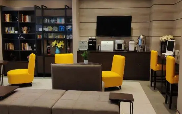 Homeinn Plus Hotel (Zhengzhou Erqi Wanda Plaza Second People's Hospital Subway Station)